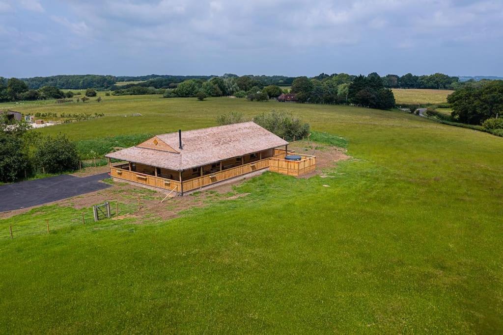 Luxury Log Cabin With A Hot Tub Stone  Extérieur photo