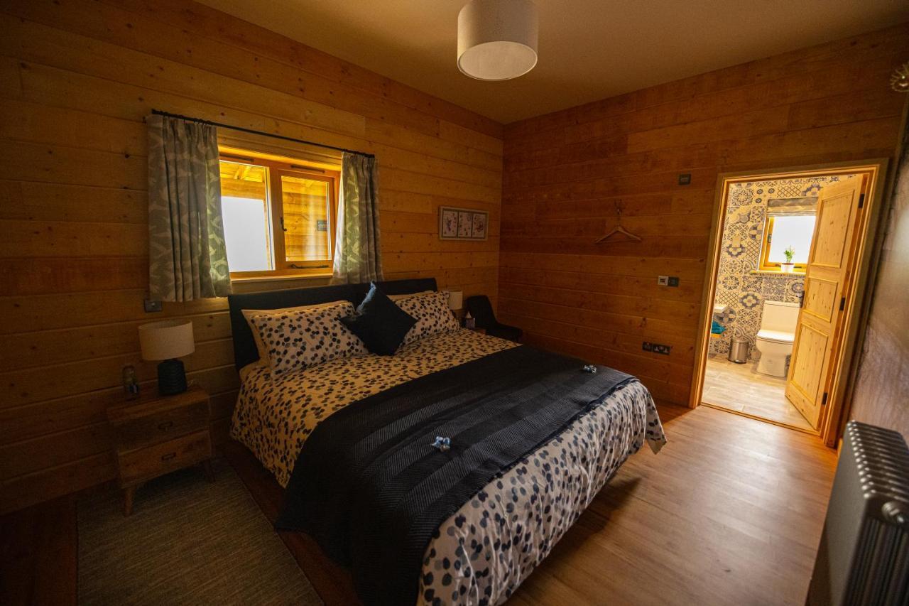 Luxury Log Cabin With A Hot Tub Stone  Extérieur photo