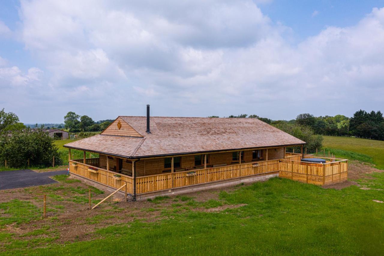 Luxury Log Cabin With A Hot Tub Stone  Extérieur photo
